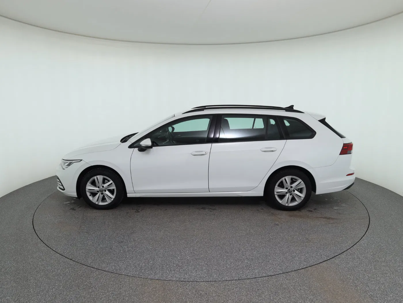 VW Golf VIII Variant 1.0 eTSI Life | Bild 9 von 26