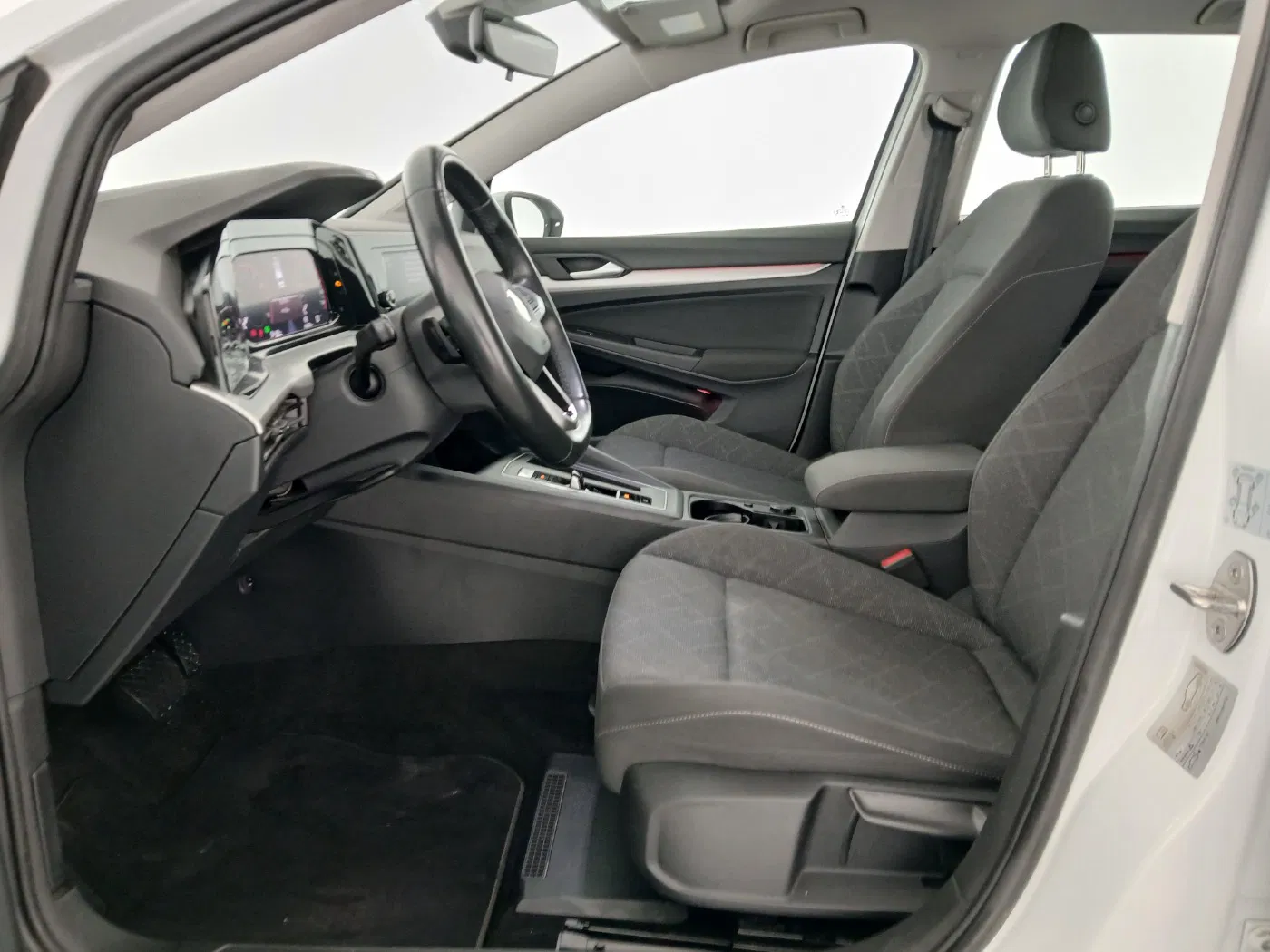 VW Golf VIII Variant 1.0 eTSI Life | Bild 14 von 26