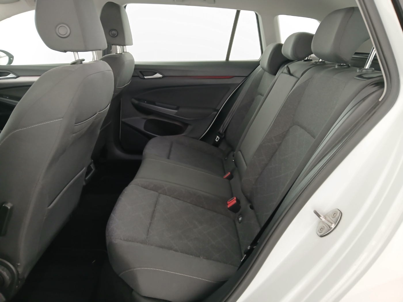 VW Golf VIII Variant 1.0 eTSI Life | Bild 25 von 26