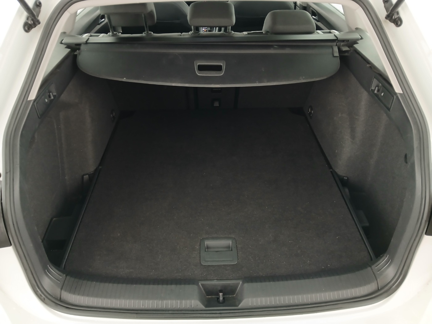 VW Golf VIII Variant 1.0 eTSI Life | Bild 26 von 26