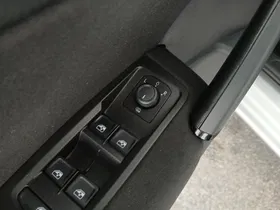 VW Touran 2.0 TDI BMT | Thumbnail 12 von 25