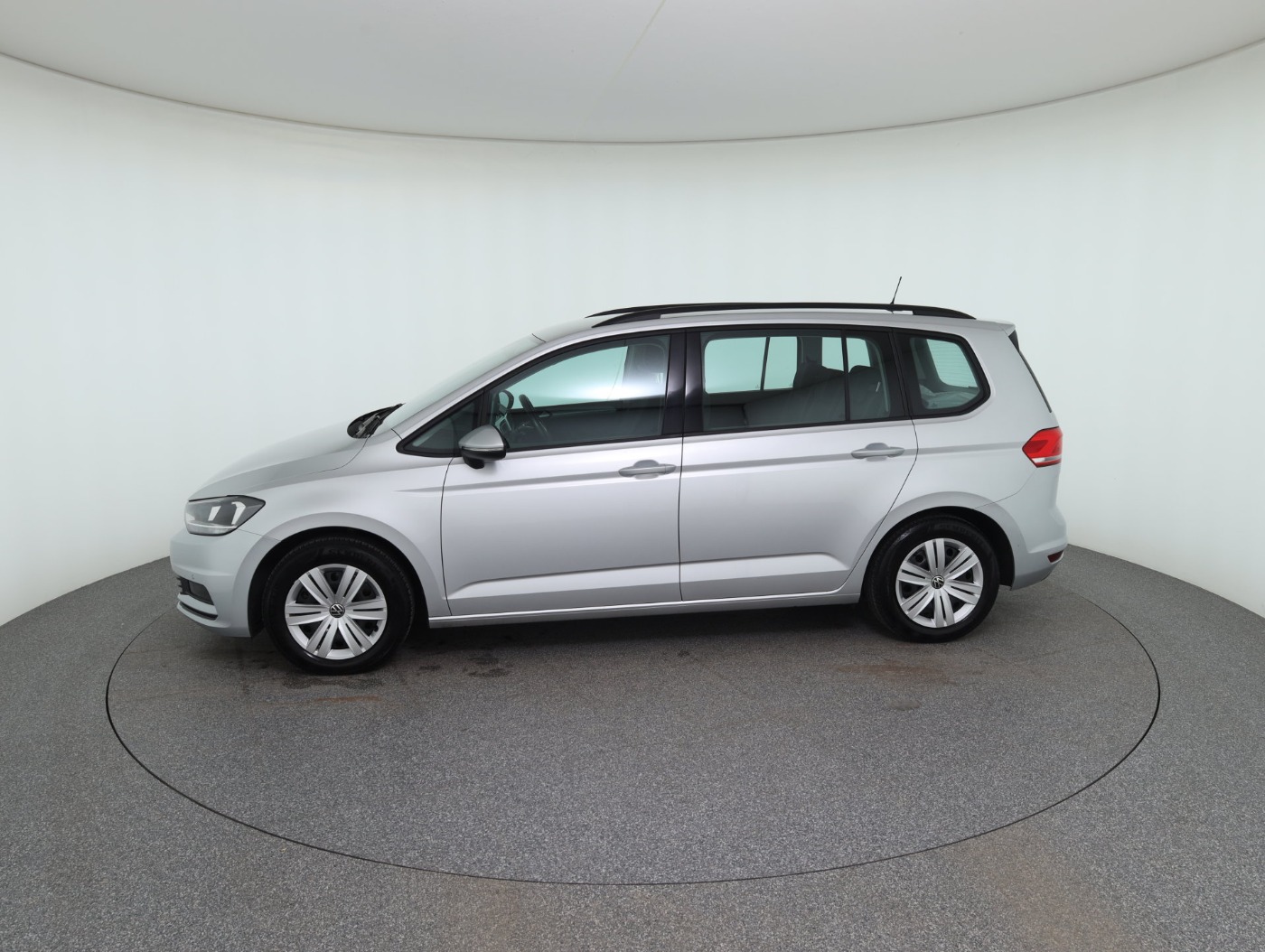 VW Touran 2.0 TDI BMT | Bild 9 von 25