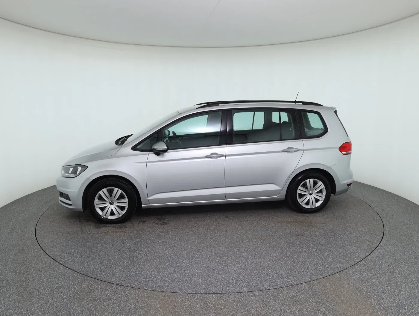 VW Touran 2.0 TDI BMT | Bild 9 von 25