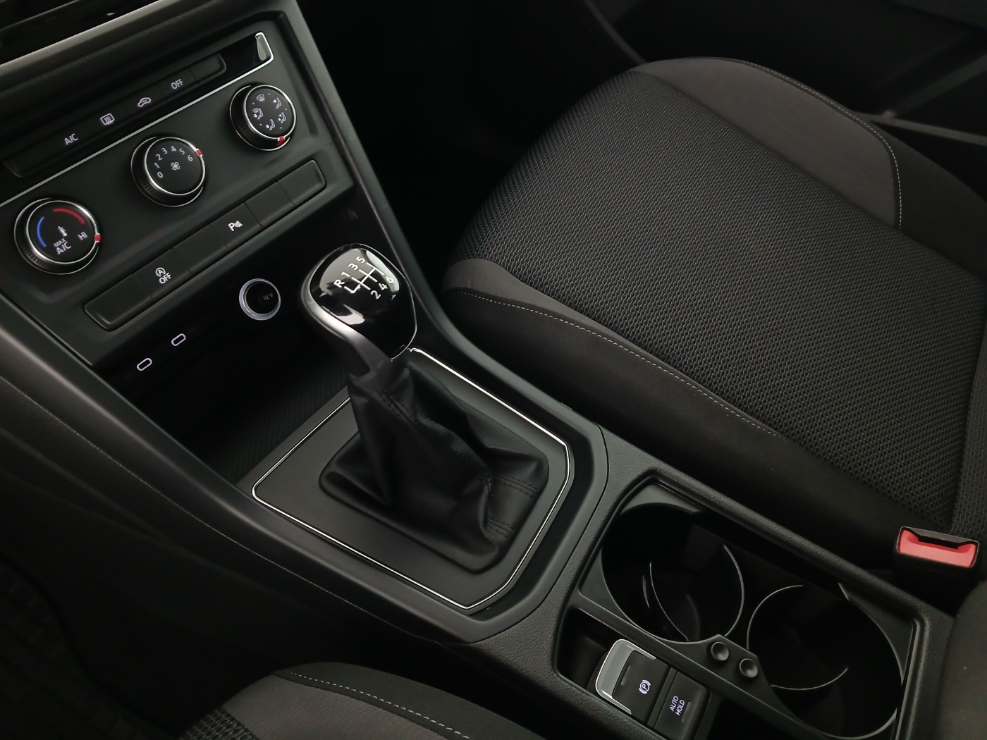 VW Touran 2.0 TDI BMT | Bild 23 von 25