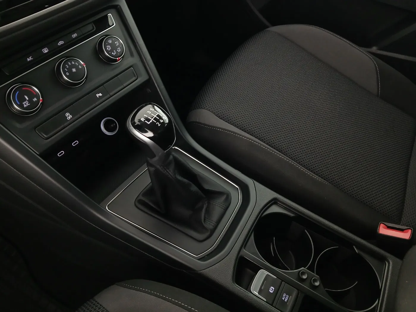 VW Touran 2.0 TDI BMT | Bild 23 von 25