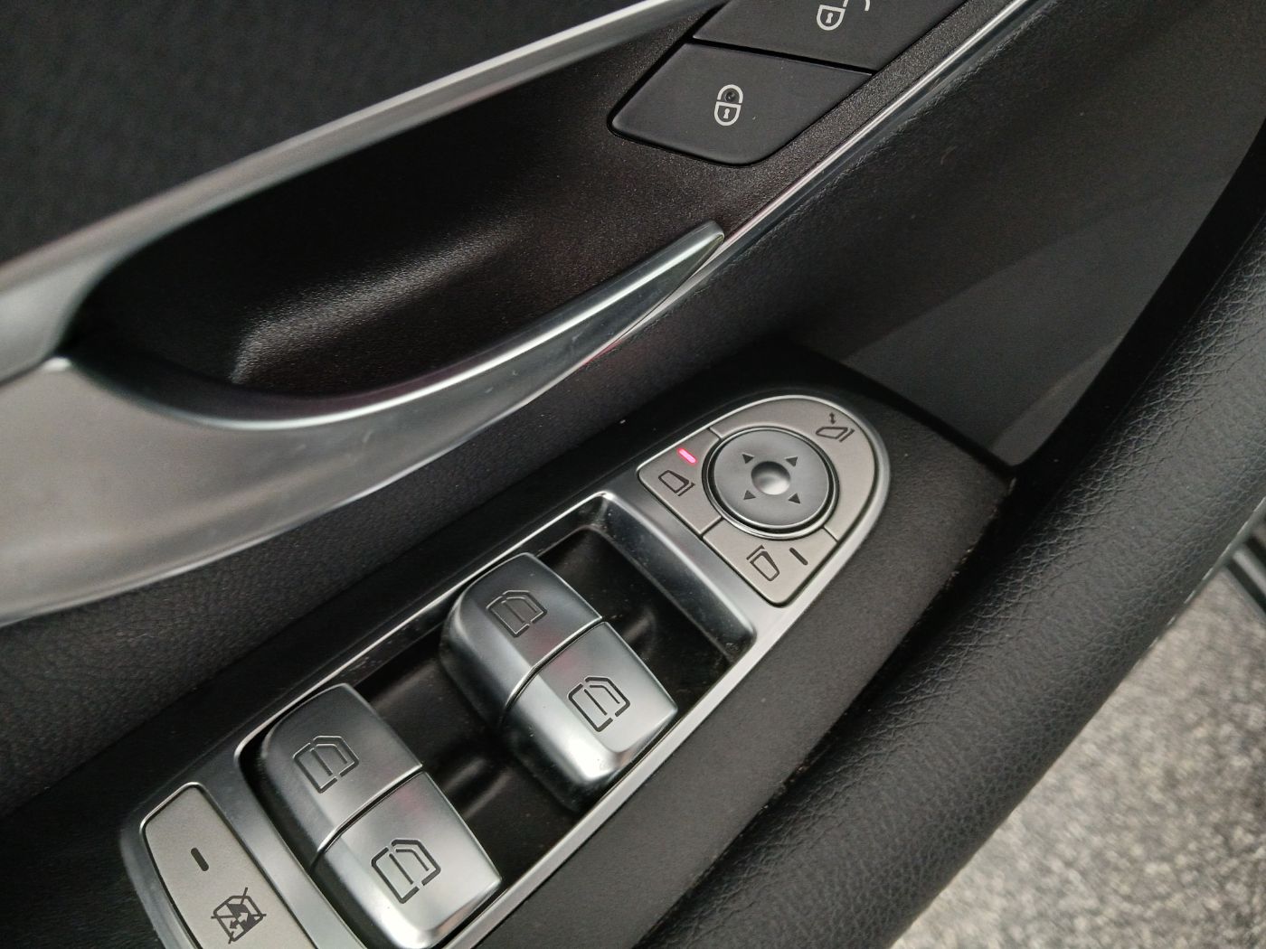 Mercedes-Benz E 300d 4Matic Avantgarde Aut. | Bild 13 von 25