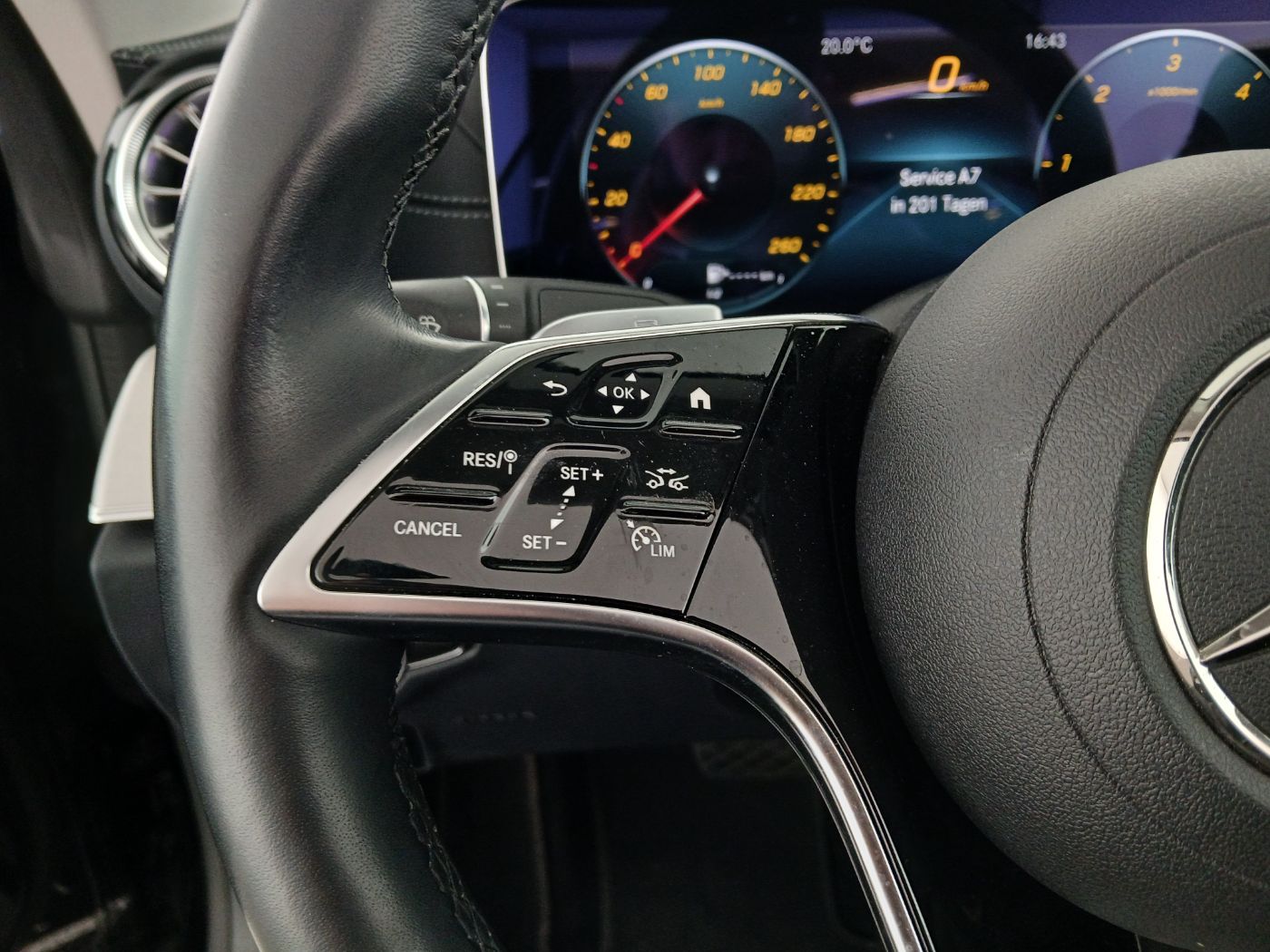 Mercedes-Benz E 300d 4Matic Avantgarde Aut. | Bild 18 von 25