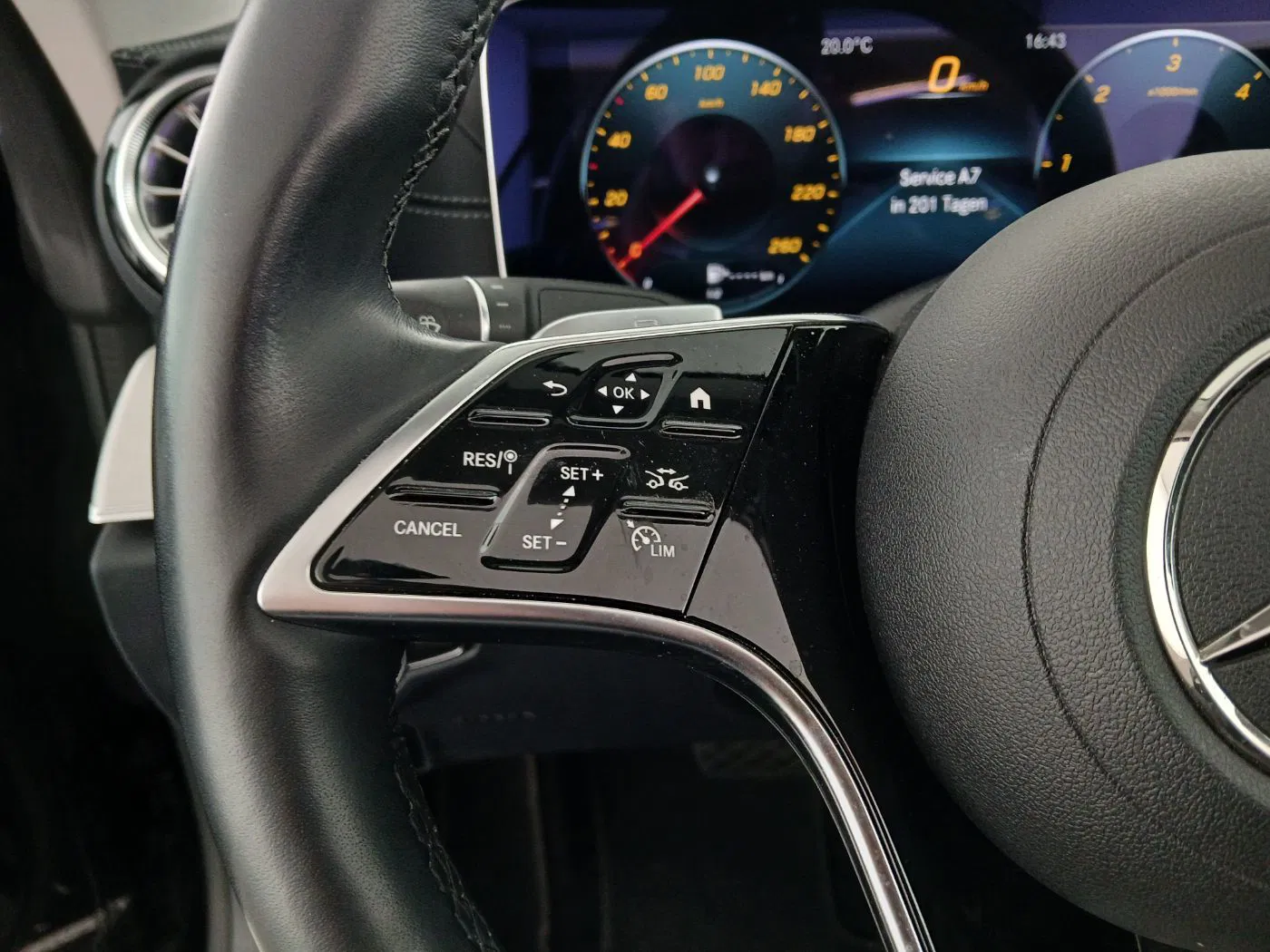 Mercedes-Benz E 300d 4Matic Avantgarde Aut. | Bild 18 von 25