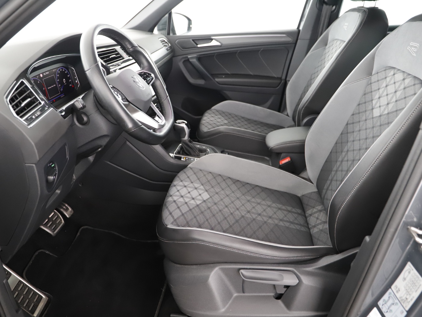 VW Tiguan 2.0 TDI R-Line DSG | Bild 7 von 24