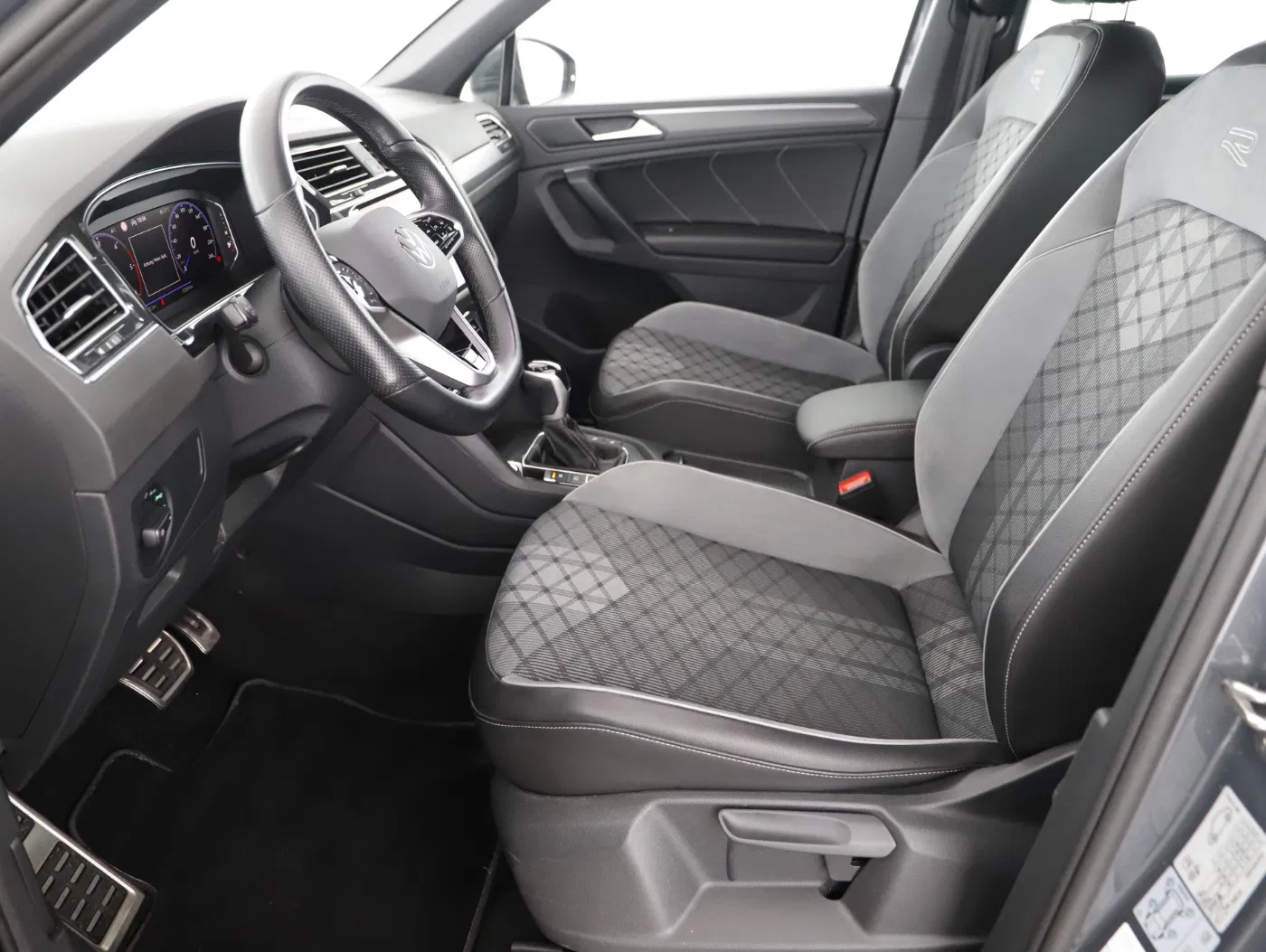 VW Tiguan 2.0 TDI R-Line DSG | Bild 7 von 24