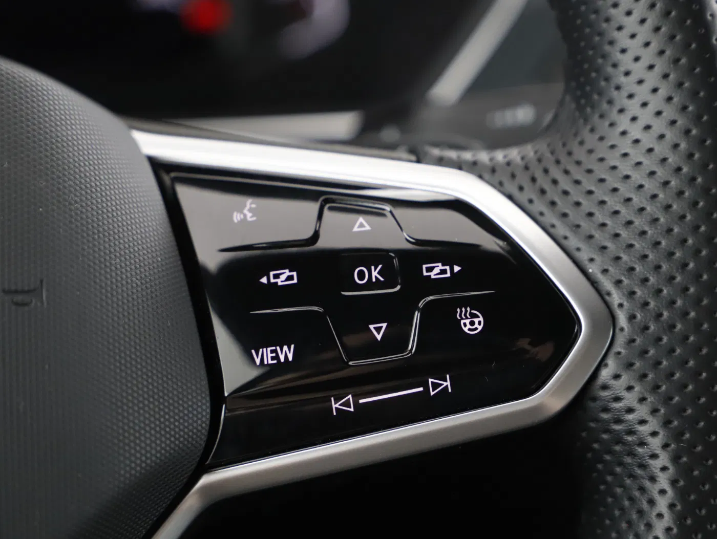 VW Tiguan 2.0 TDI R-Line DSG | Bild 19 von 24