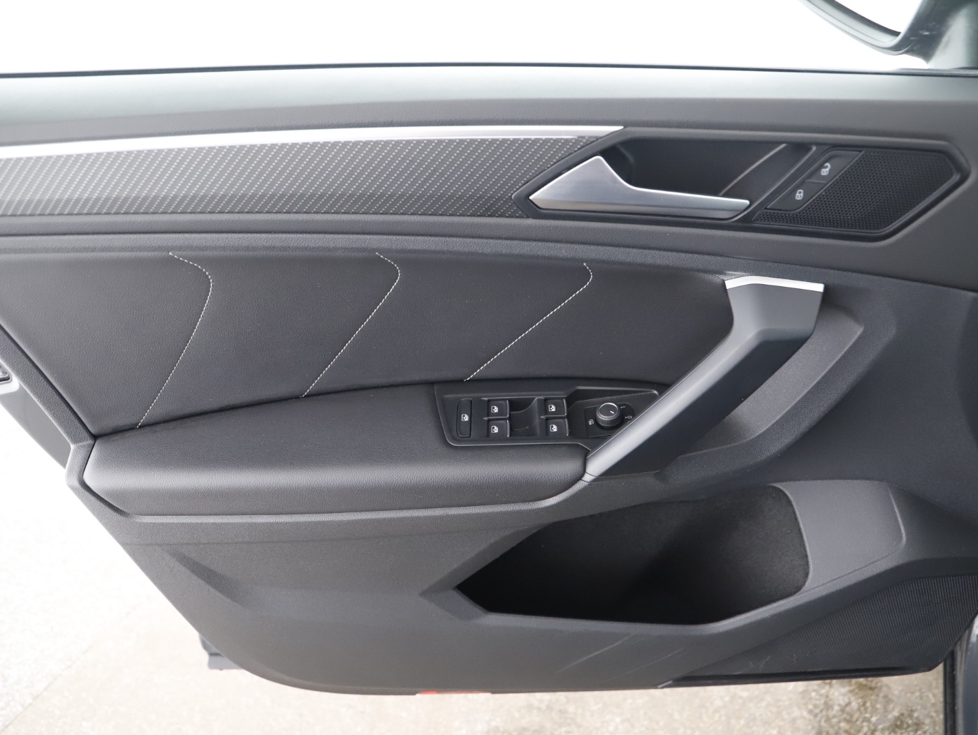 VW Tiguan 2.0 TDI R-Line DSG | Bild 21 von 24