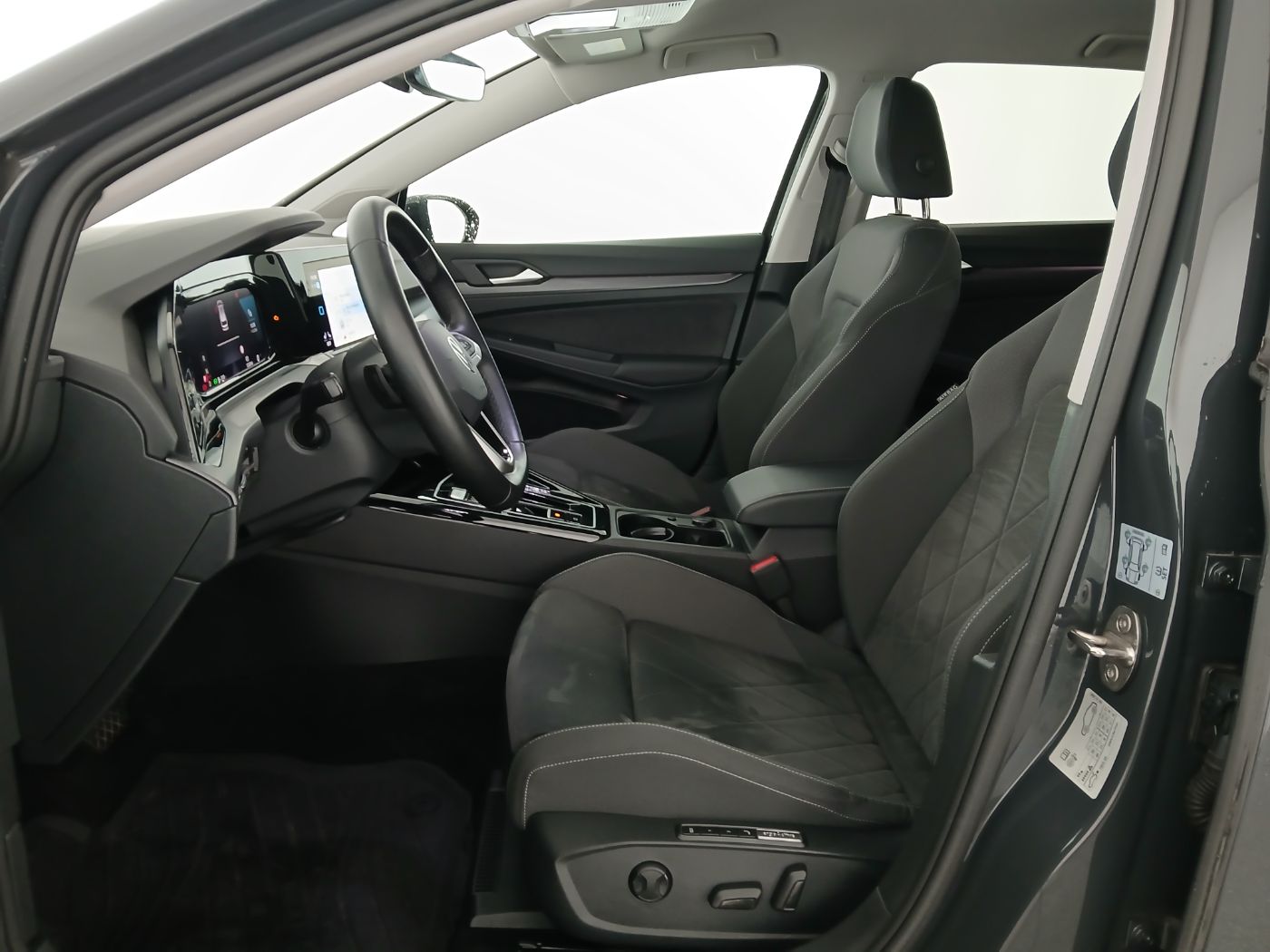 VW Golf VIII Var. 1.5 eTSI DSG | Bild 11 von 25