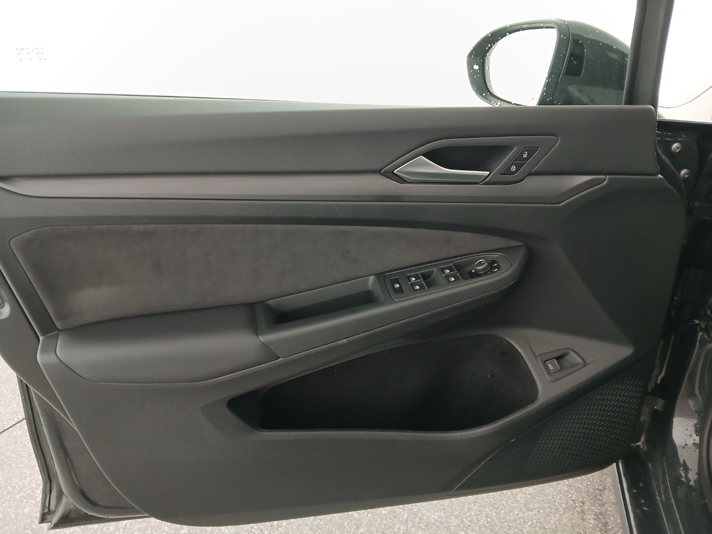 VW Golf VIII Var. 1.5 eTSI DSG | Bild 8 von 25