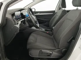 VW Golf VIII Variant 2.0 TDI Life | Thumbnail 14 von 25