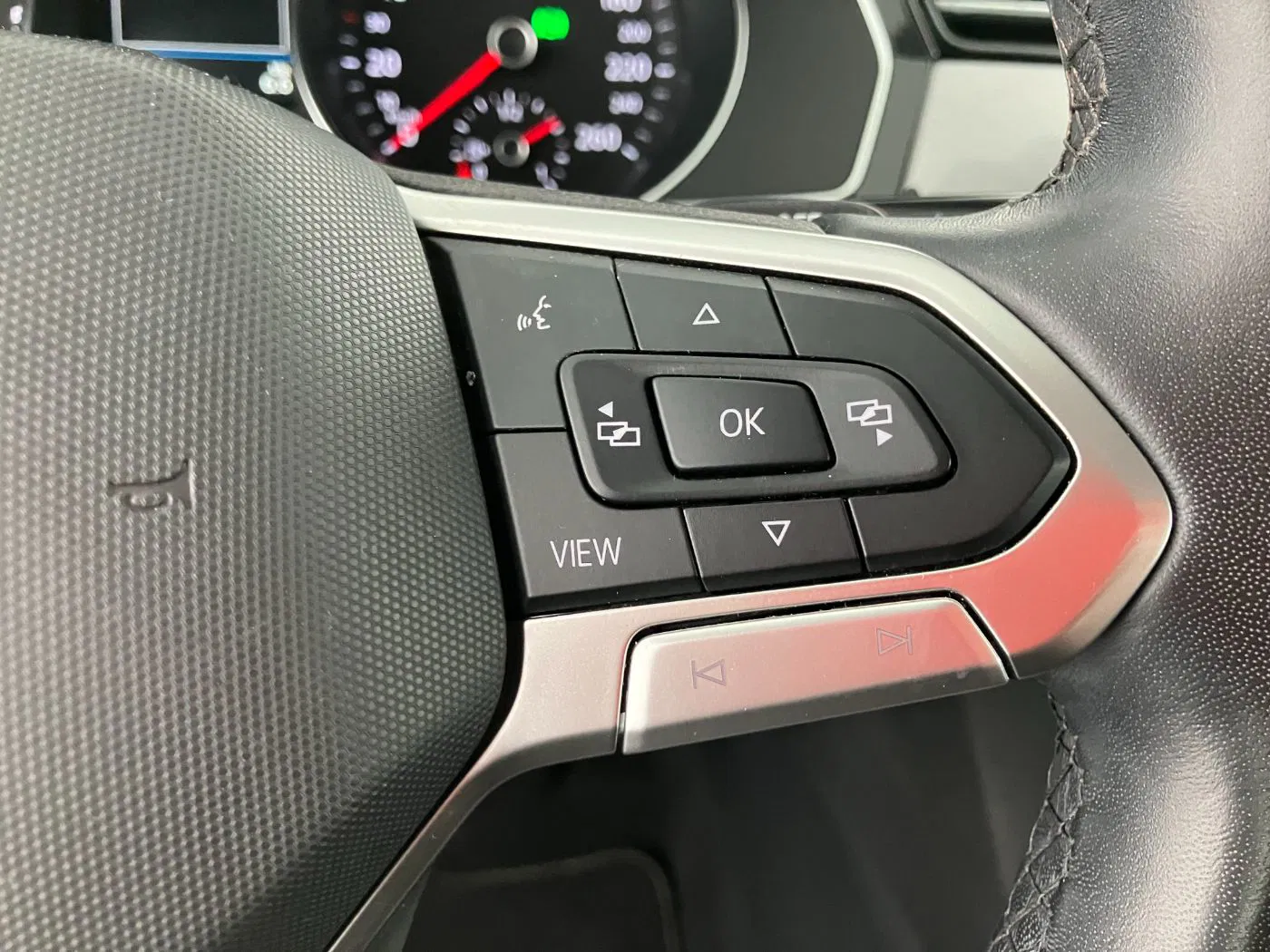 VW Passat Variant 2.0 TDI BMT Business | Bild 12 von 31