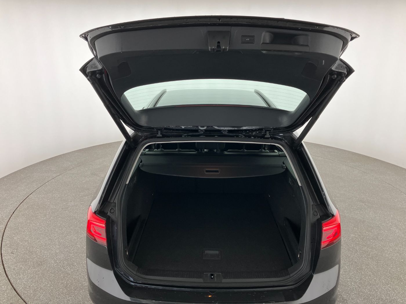 VW Passat Variant 2.0 TDI BMT Business | Bild 27 von 31