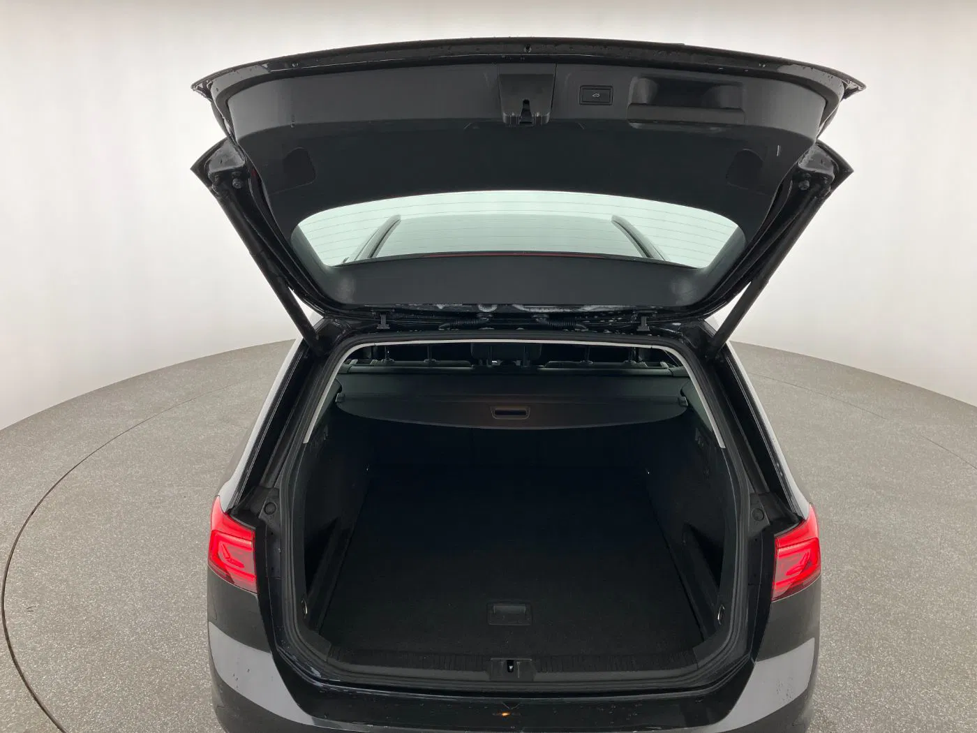 VW Passat Variant 2.0 TDI BMT Business | Bild 27 von 31