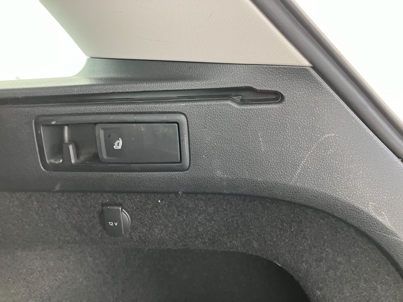 VW Passat Variant 2.0 TDI BMT Business | Bild 29 von 31