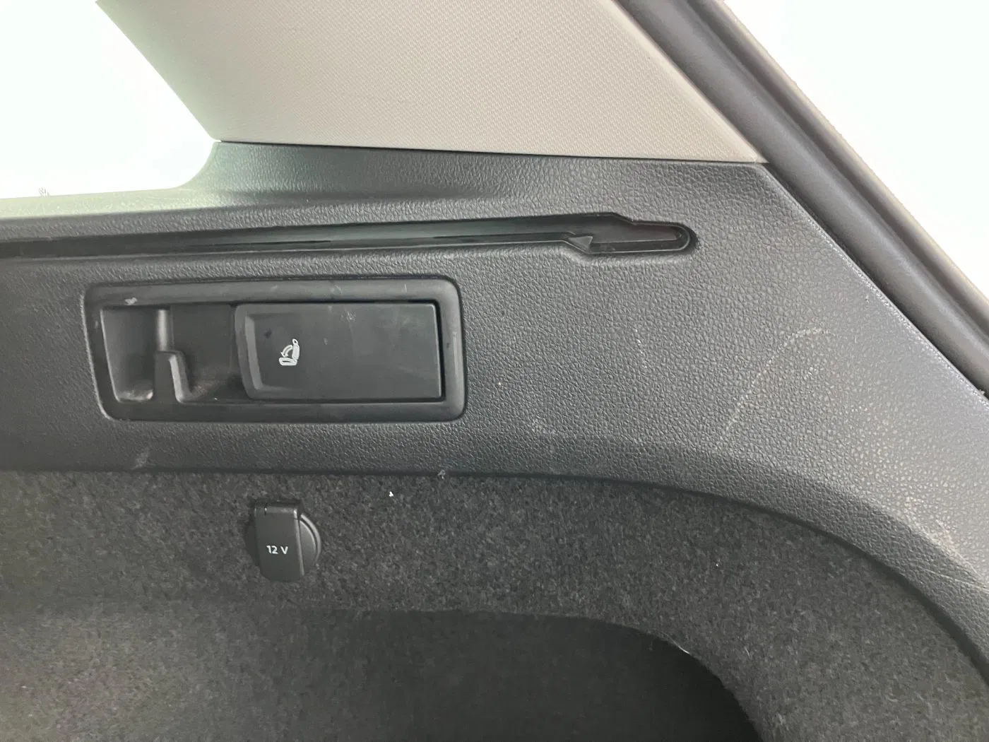 VW Passat Variant 2.0 TDI BMT Business | Bild 29 von 31