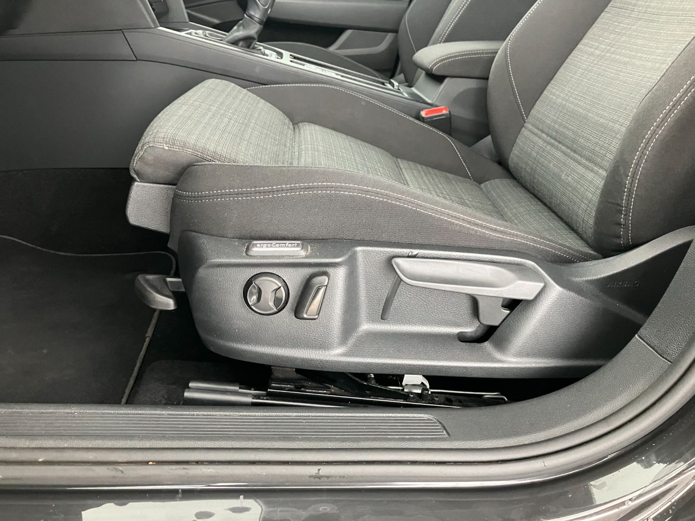 VW Passat Variant 2.0 TDI BMT Business | Bild 6 von 31