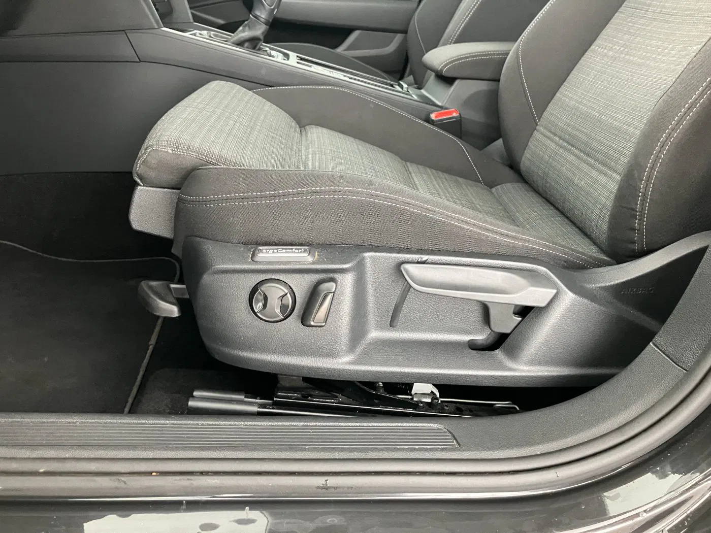 VW Passat Variant 2.0 TDI BMT Business | Bild 6 von 31