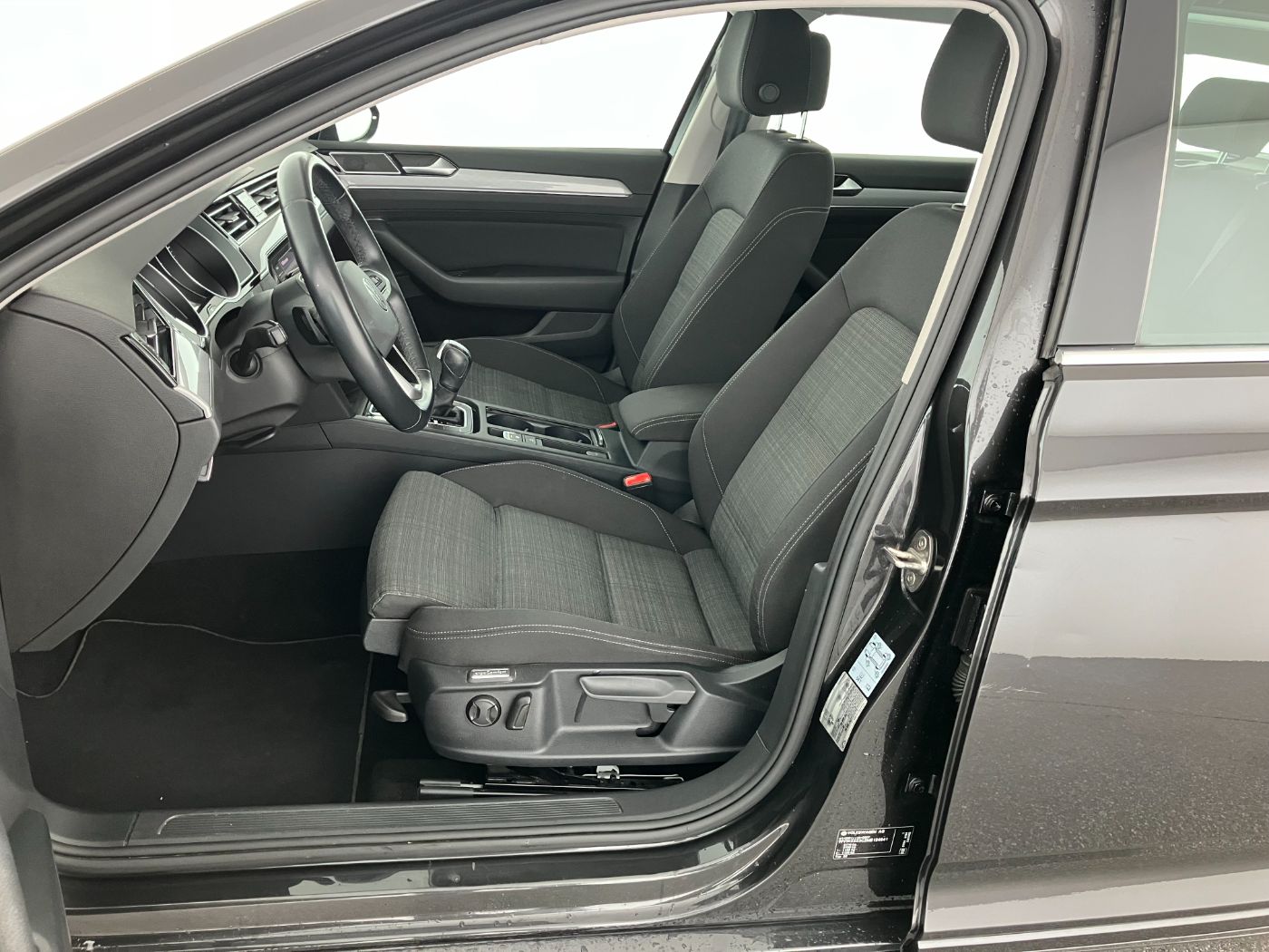 VW Passat Variant 2.0 TDI BMT Business | Bild 7 von 31