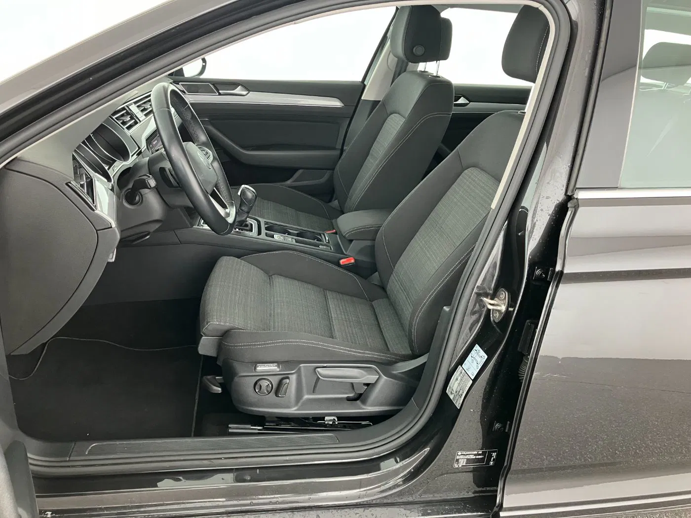 VW Passat Variant 2.0 TDI BMT Business | Bild 7 von 31