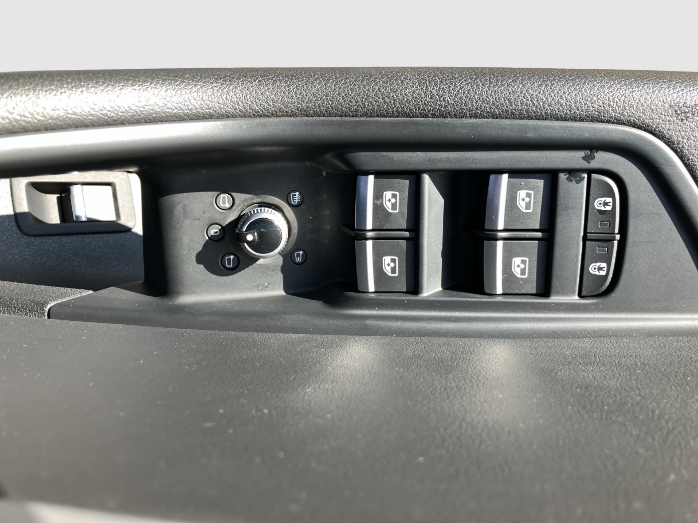 Audi A4 40 2.0 TDI advanced | Bild 12 von 20