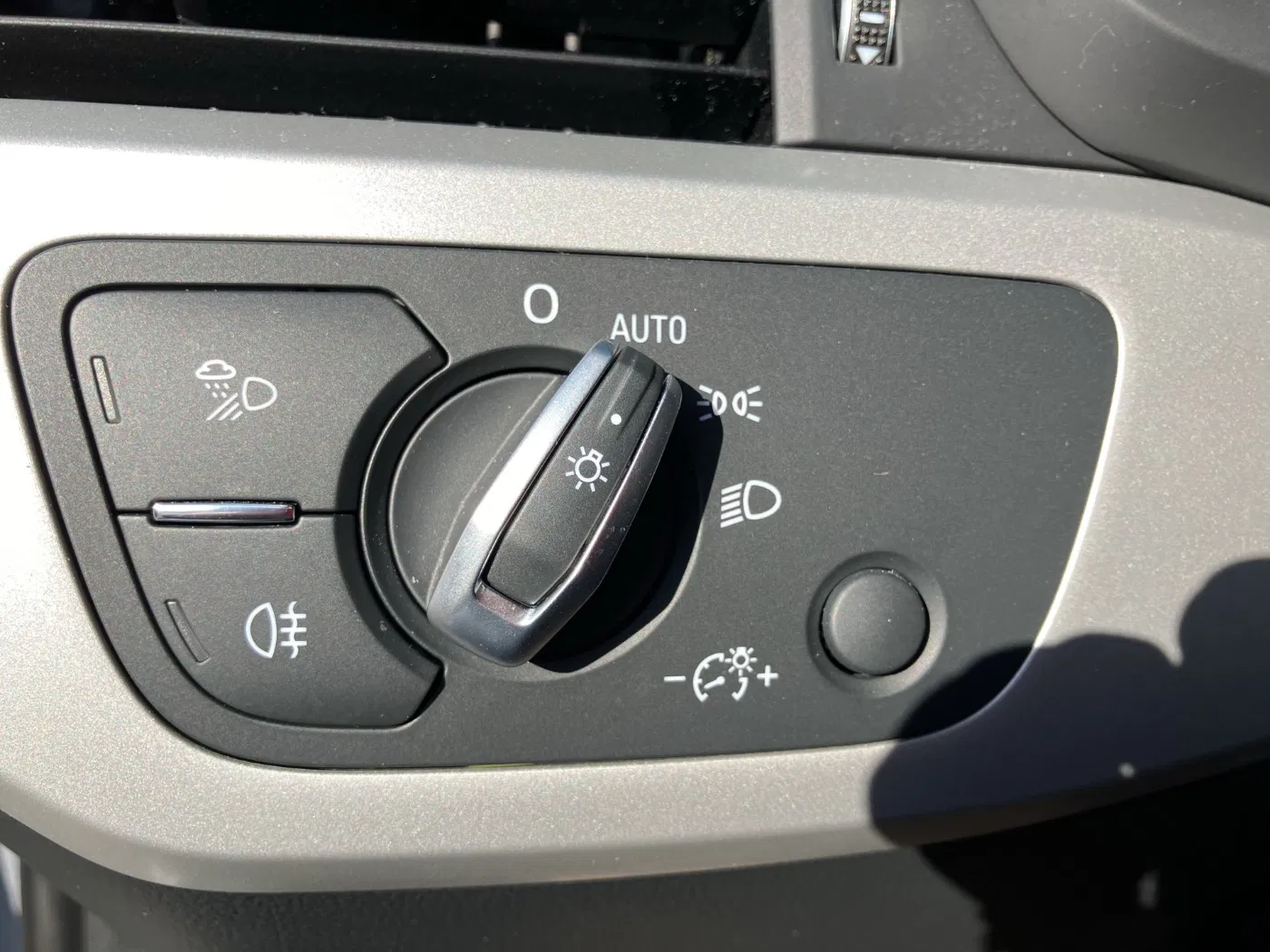 Audi A4 40 2.0 TDI advanced | Bild 11 von 20