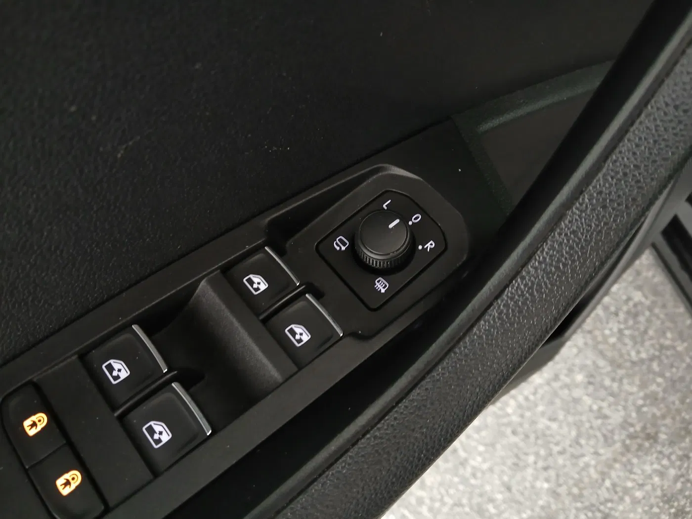 Skoda Karoq 1.0 TSI Style Limited | Bild 11 von 30