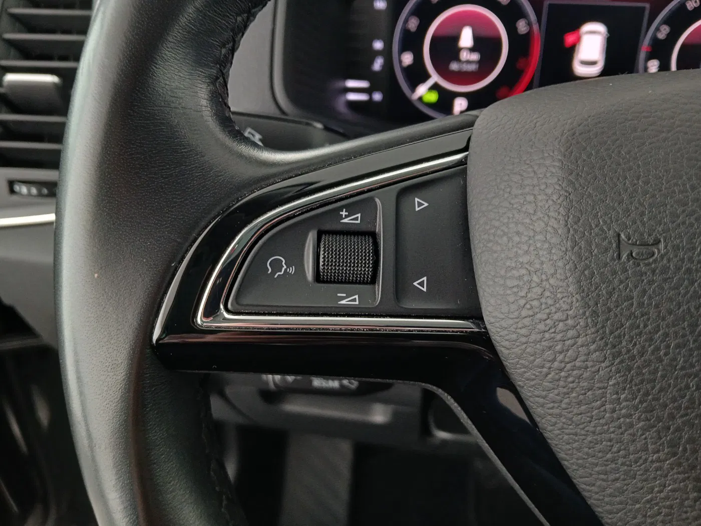 Skoda Karoq 1.0 TSI Style Limited | Bild 16 von 30