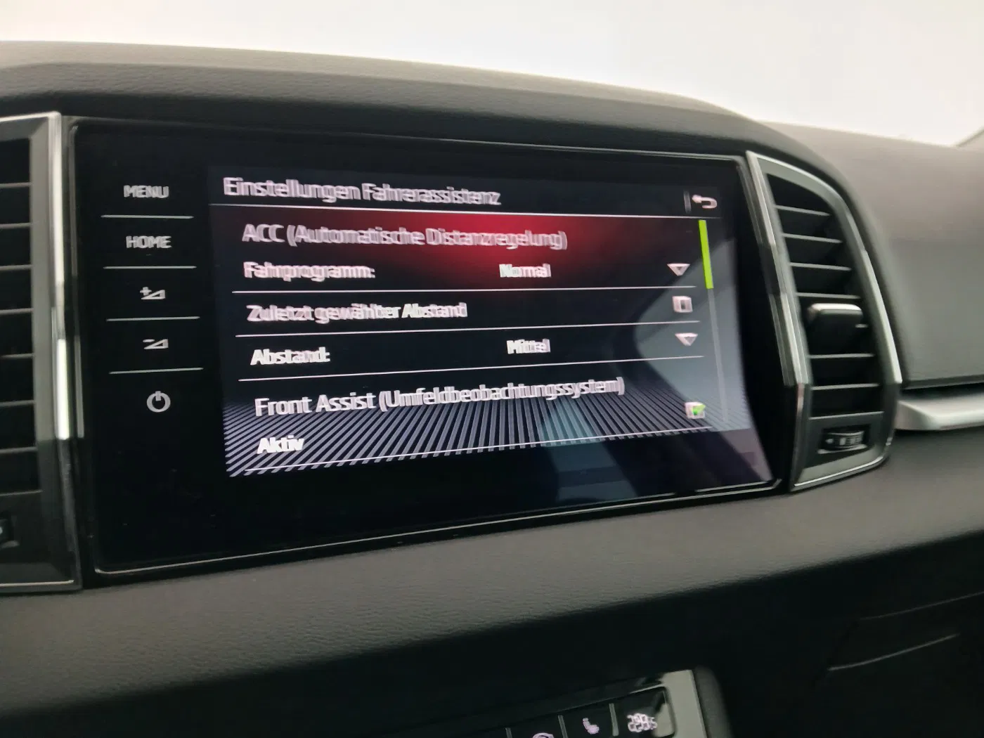 Skoda Karoq 1.0 TSI Style Limited | Bild 22 von 30