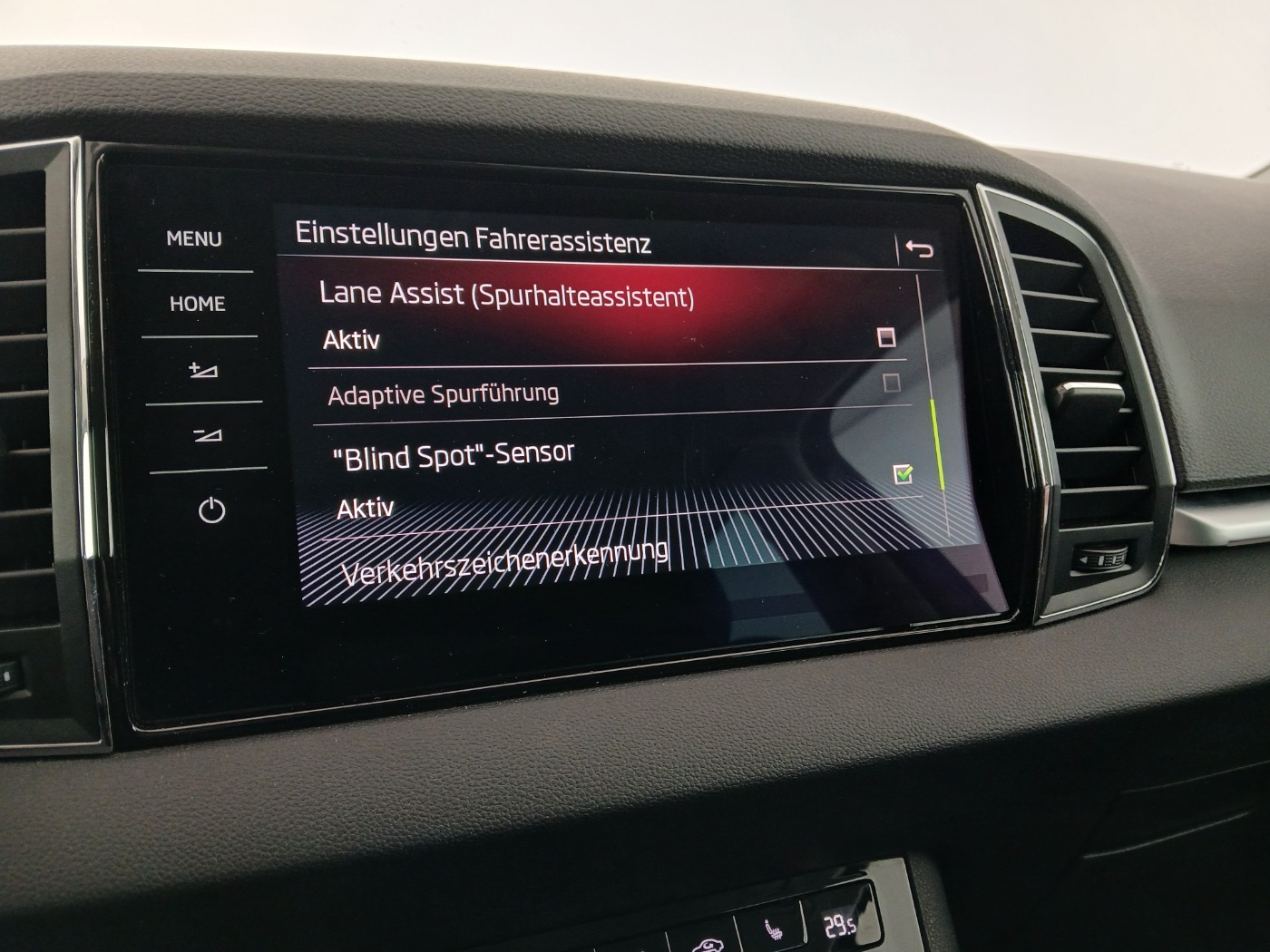 Skoda Karoq 1.0 TSI Style Limited | Bild 23 von 30