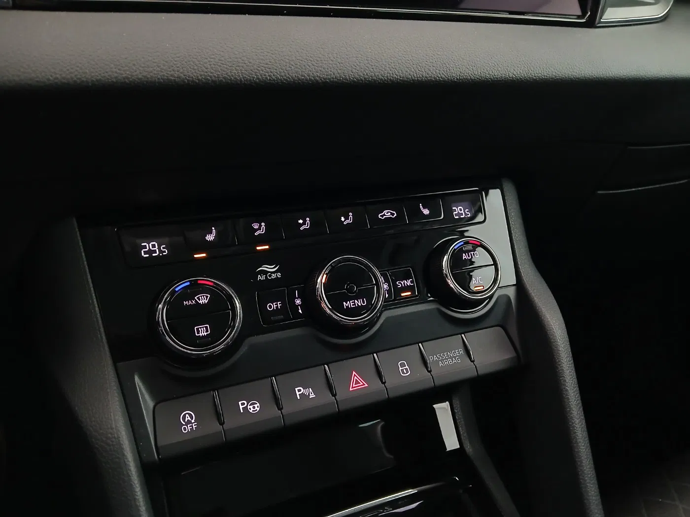 Skoda Karoq 1.0 TSI Style Limited | Bild 25 von 30