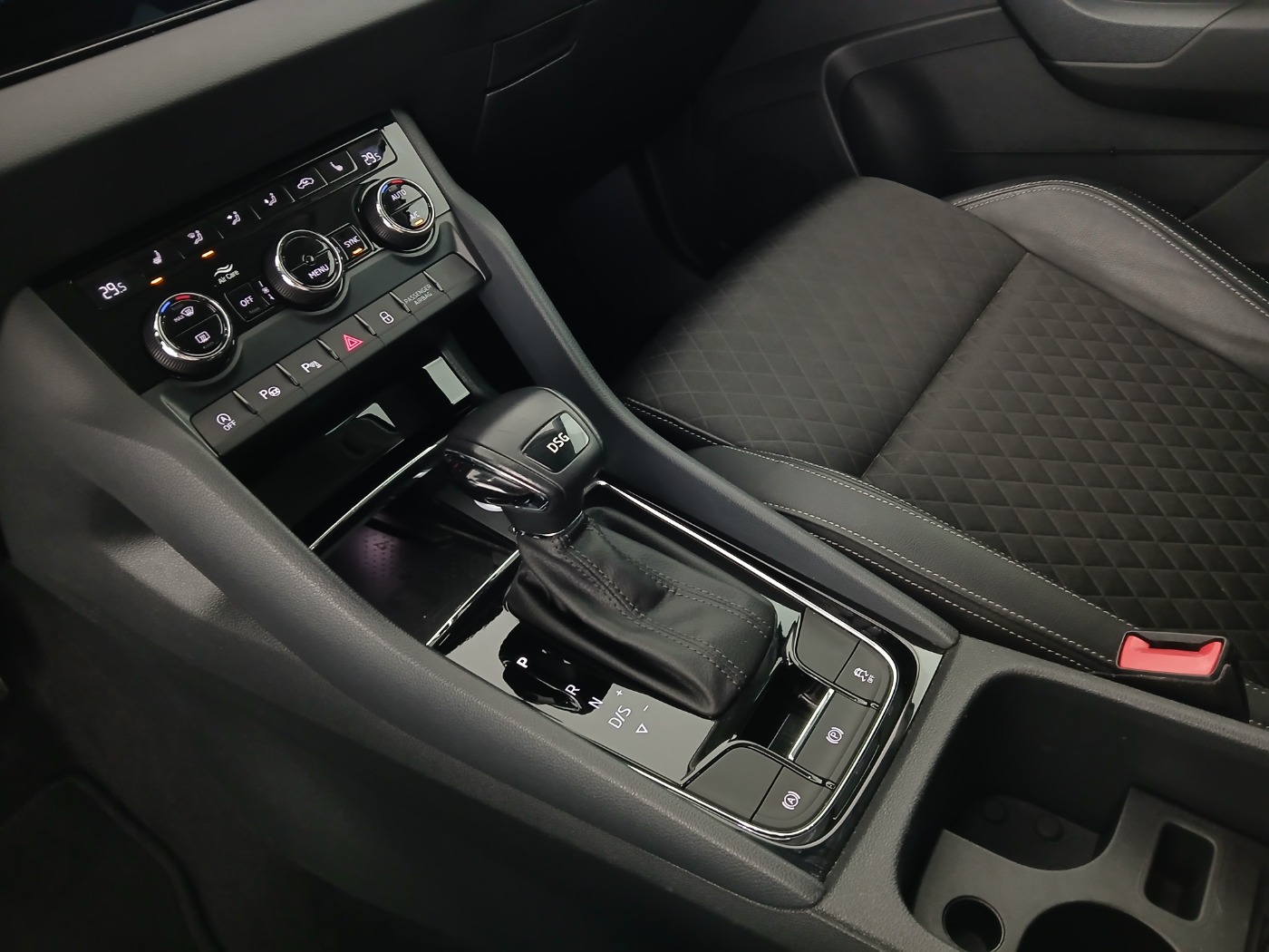 Skoda Karoq 1.0 TSI Style Limited | Bild 26 von 30