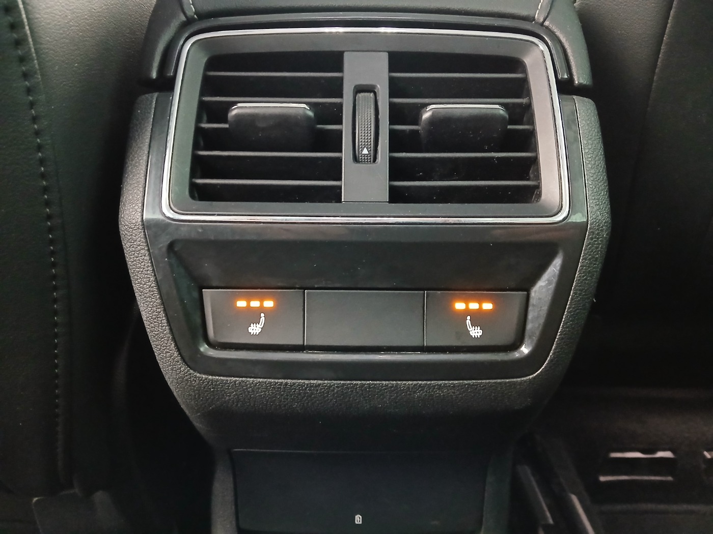 Skoda Karoq 1.0 TSI Style Limited | Bild 28 von 30