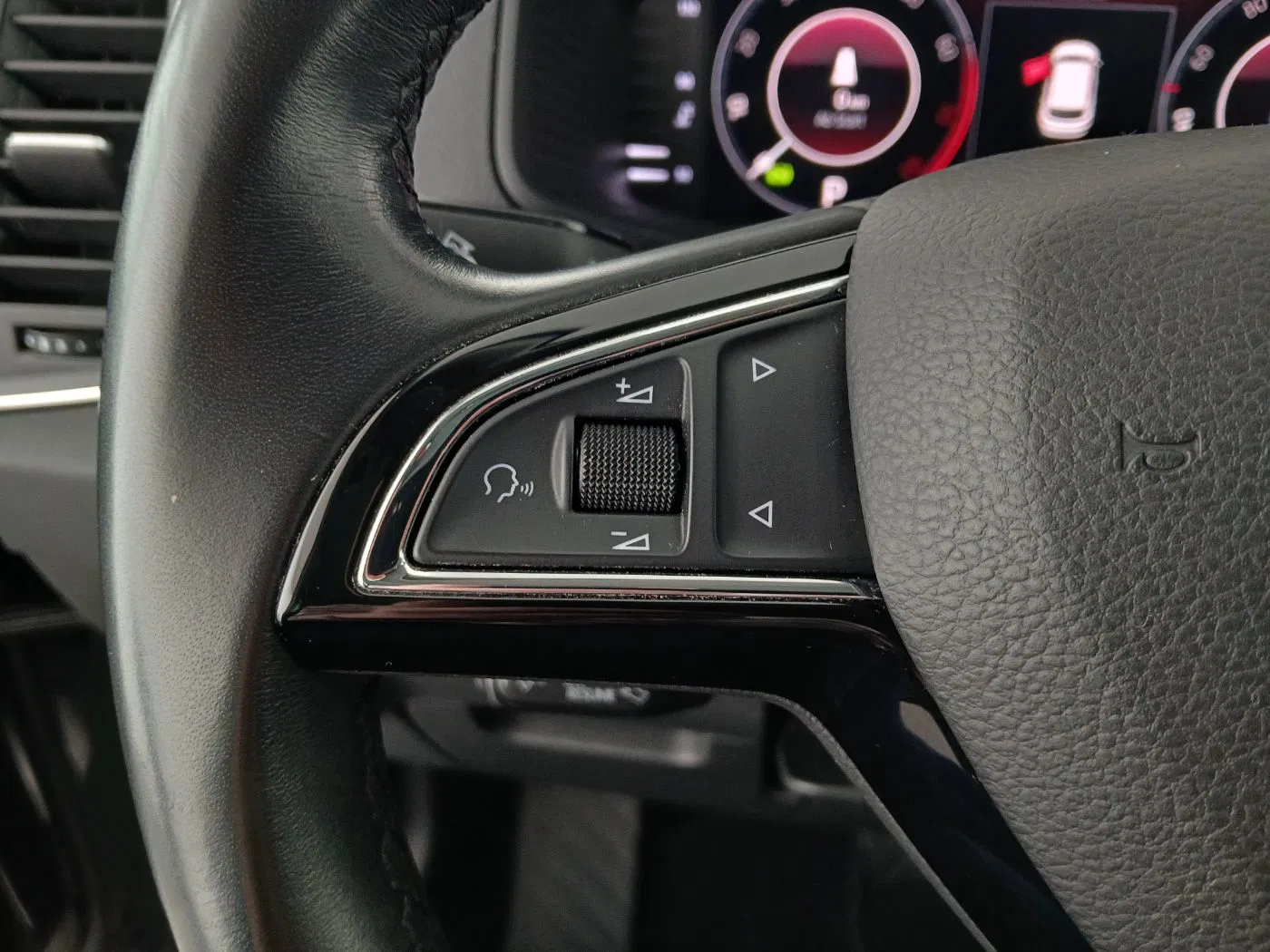 Skoda Karoq 1.0TSI Style Limited DSG | Bild 14 von 31