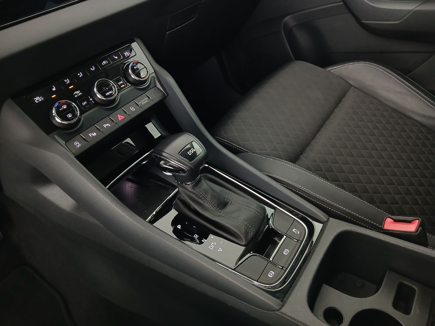 Skoda Karoq 1.0TSI Style Limited DSG | Bild 25 von 31