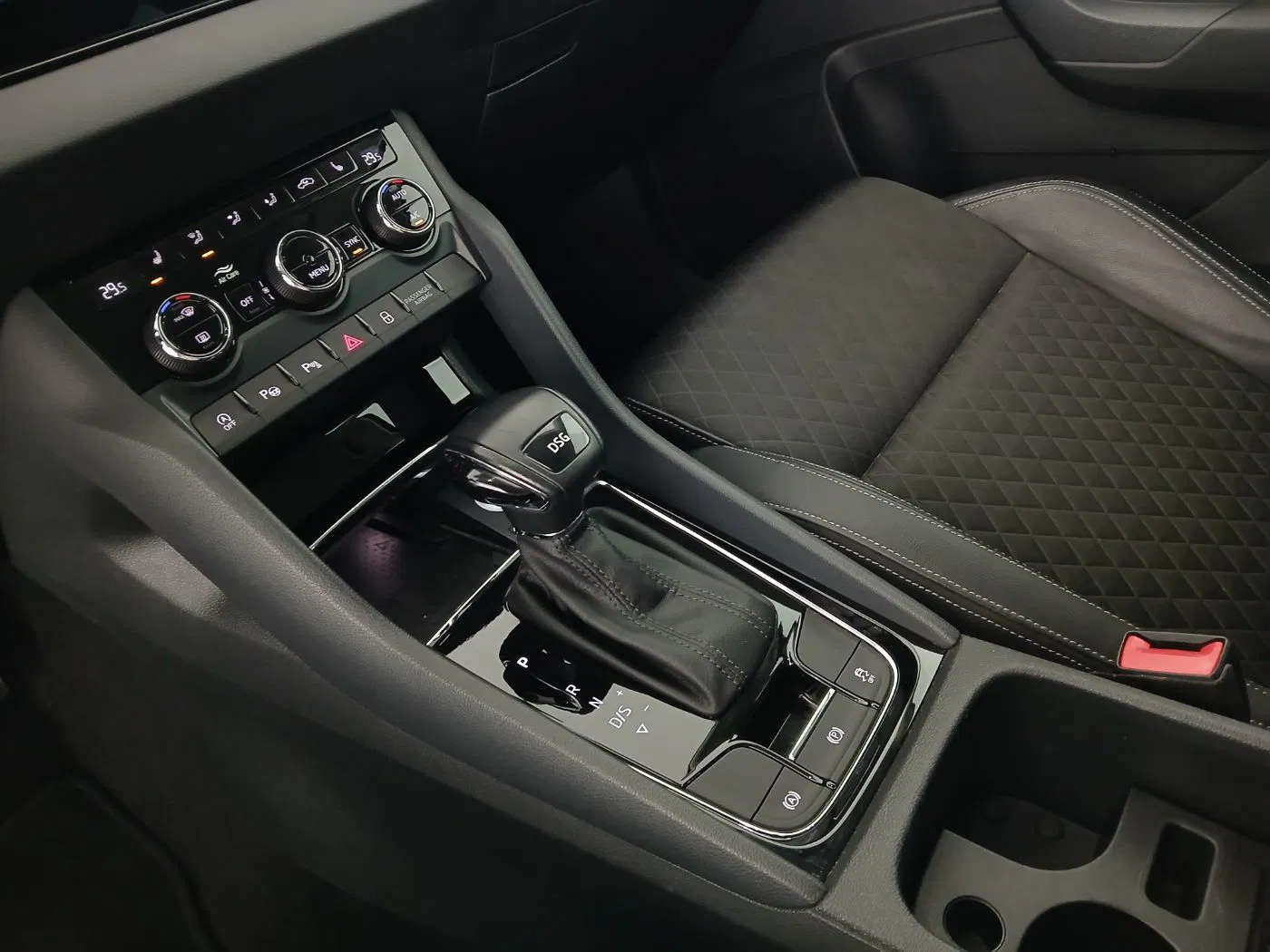 Skoda Karoq 1.0TSI Style Limited DSG | Bild 25 von 31