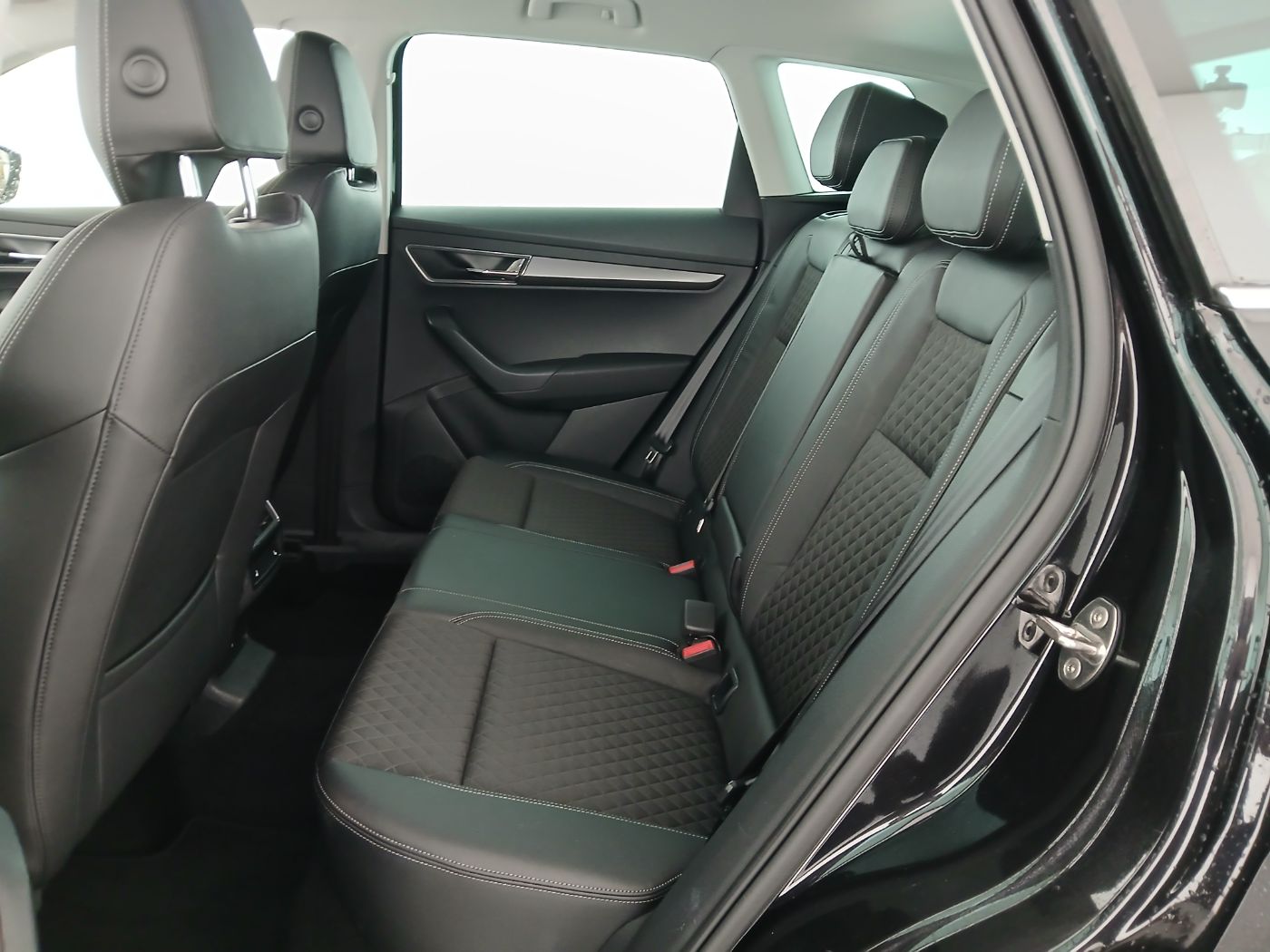 Skoda Karoq 1.0TSI Style Limited DSG | Bild 26 von 31