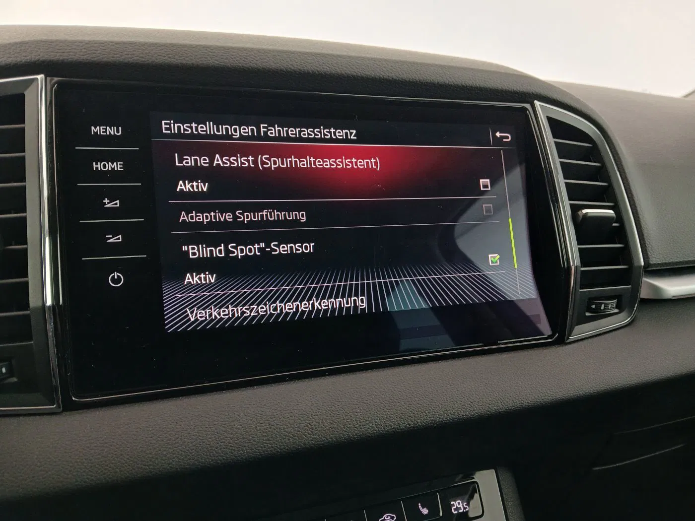 Skoda Karoq 1.0TSI Style Limited DSG | Bild 21 von 31