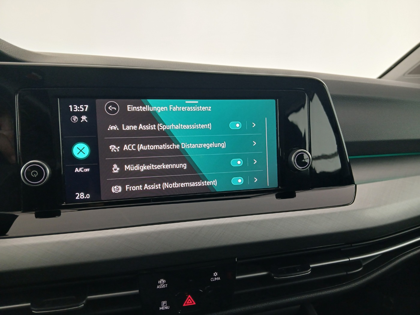 VW Golf VIII Variant 2.0 TDI Life | Bild 21 von 25