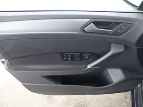 VW Touran 2.0 TDI Comfortl. | Thumbnail 10 von 28