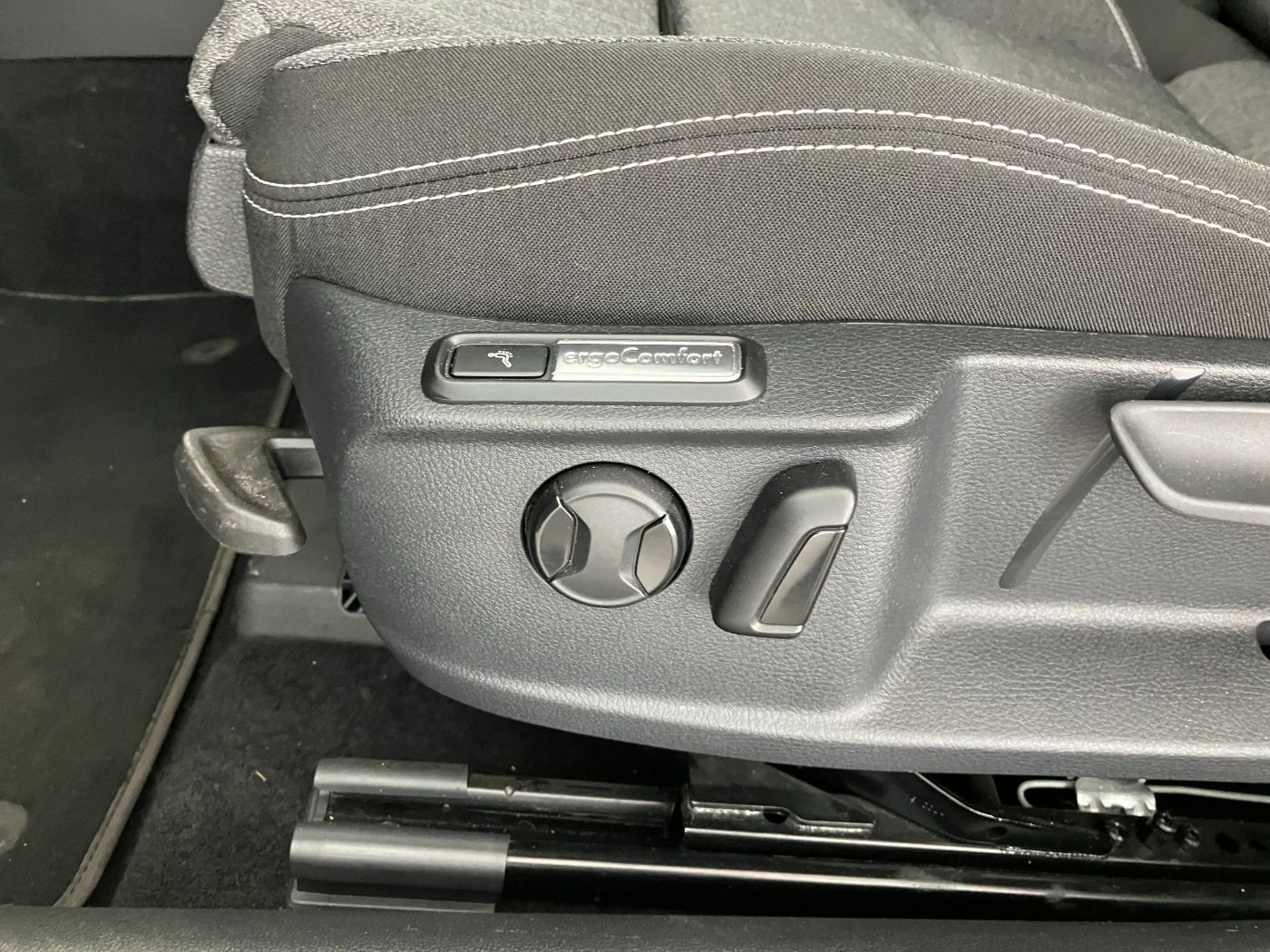 VW Passat 2.0 TDI 4Motion Business | Bild 9 von 30