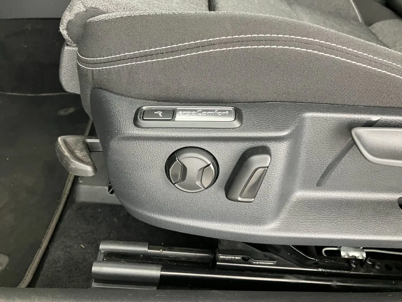 VW Passat 2.0 TDI 4Motion Business | Bild 9 von 30