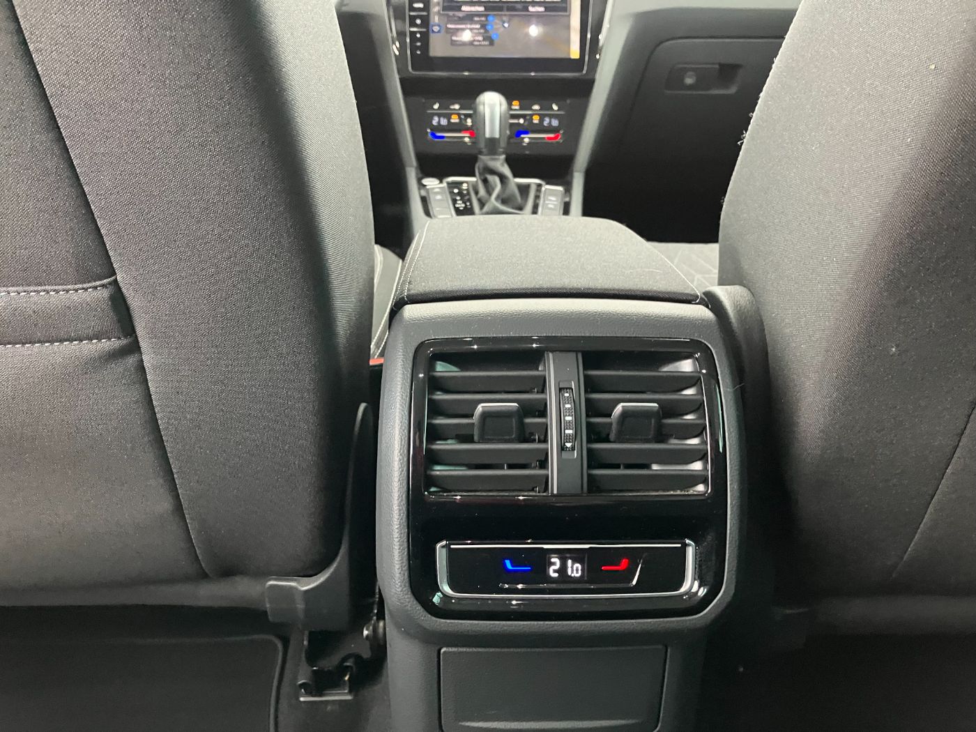 VW Passat 2.0 TDI 4Motion Business | Bild 25 von 30