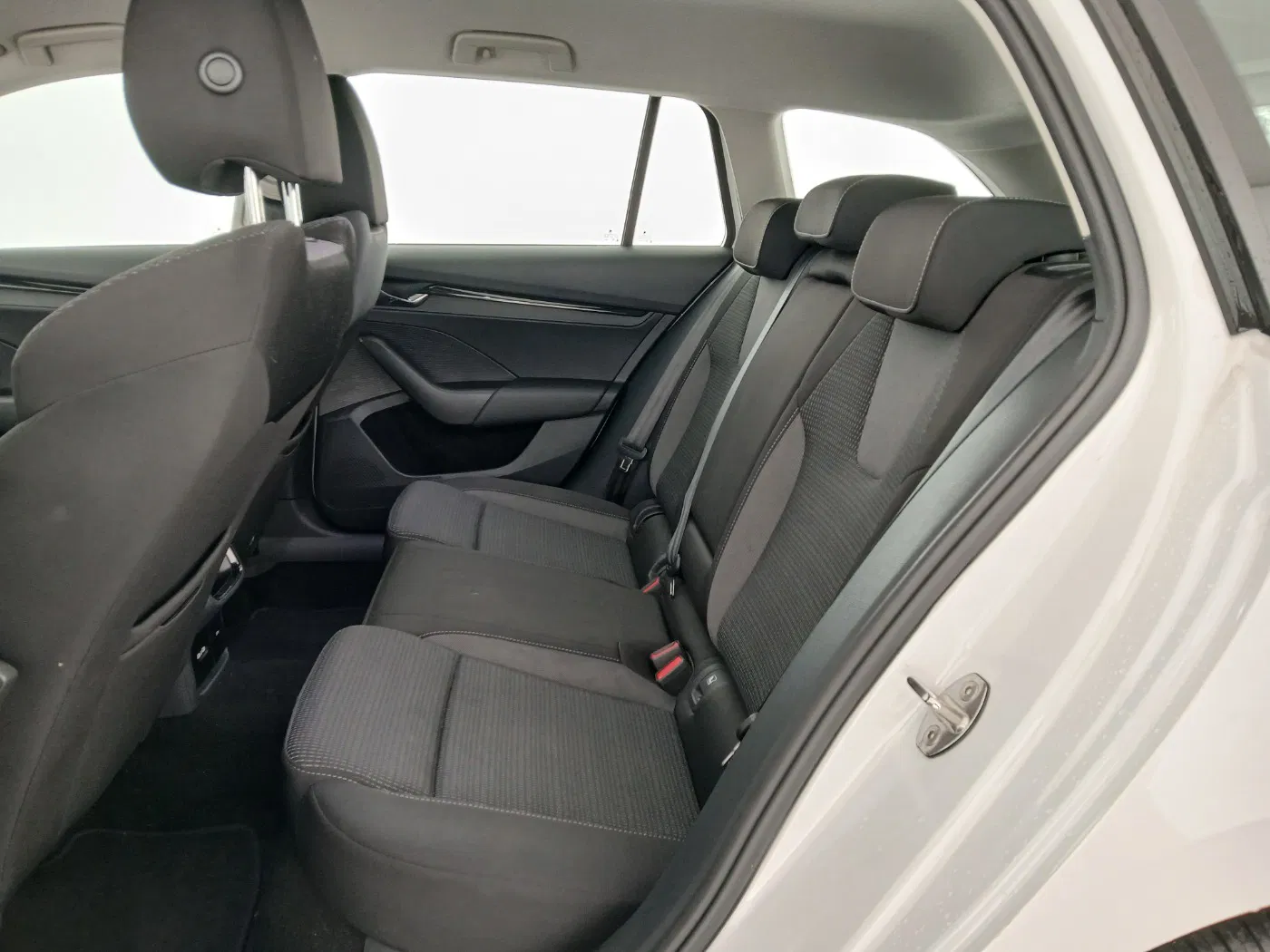 Skoda Octavia Combi 2.0 TDI Ambition | Bild 25 von 26