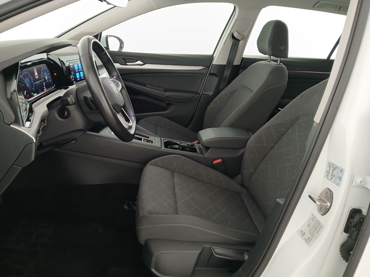 VW Golf VIII Var. 2.0 TDI DSG Life | Bild 10 von 21