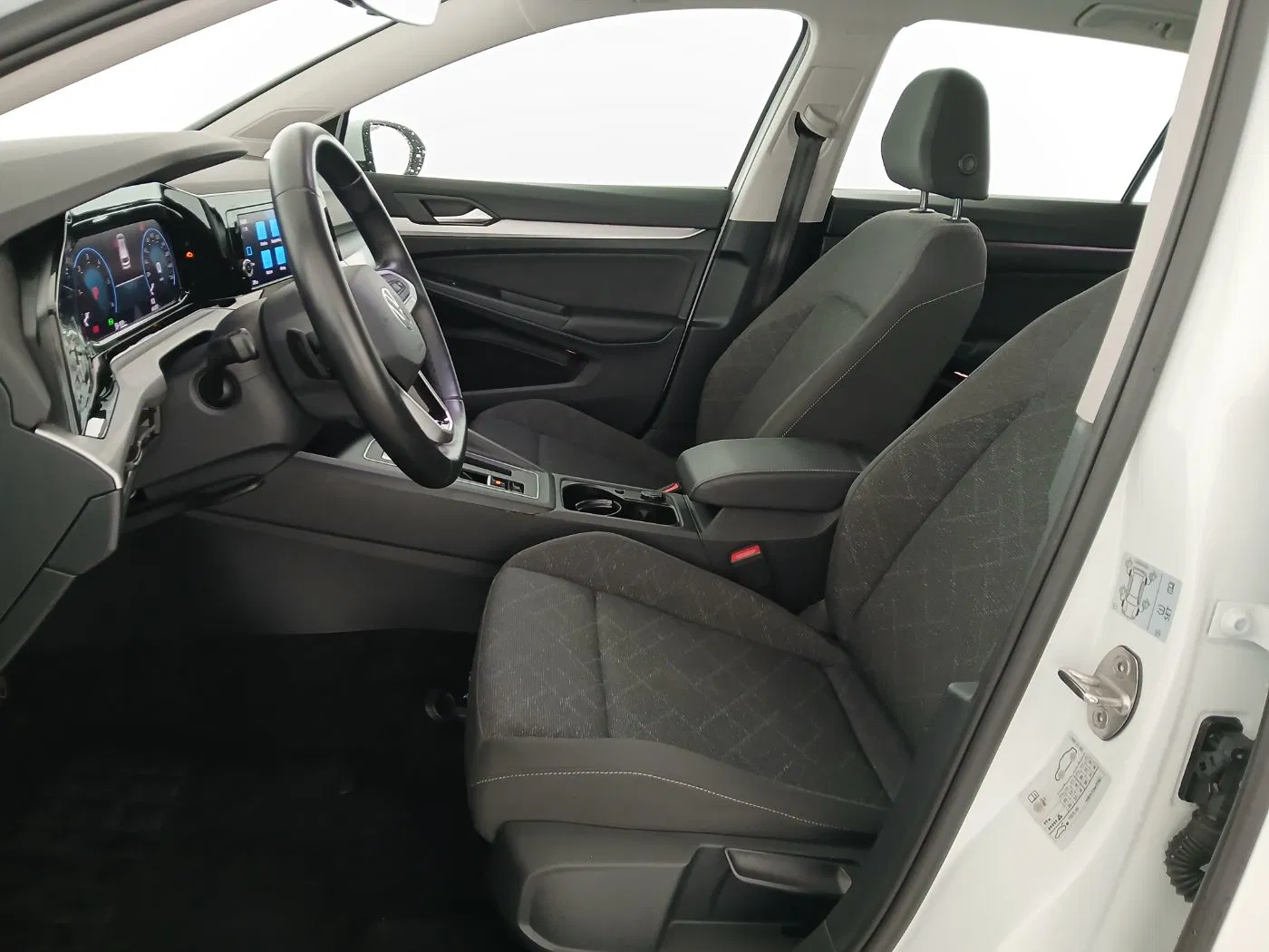 VW Golf VIII Var. 2.0 TDI DSG Life | Bild 10 von 21